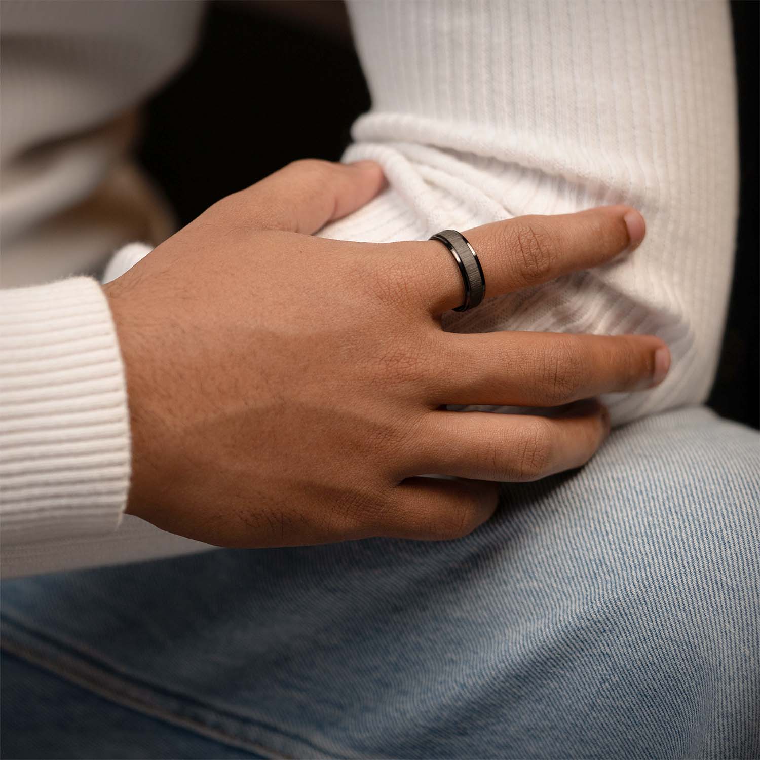 Emberon Band Ring Black