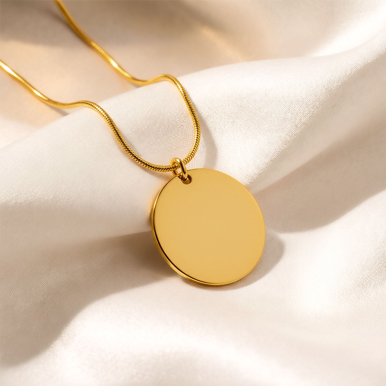Circle Necklace Gold