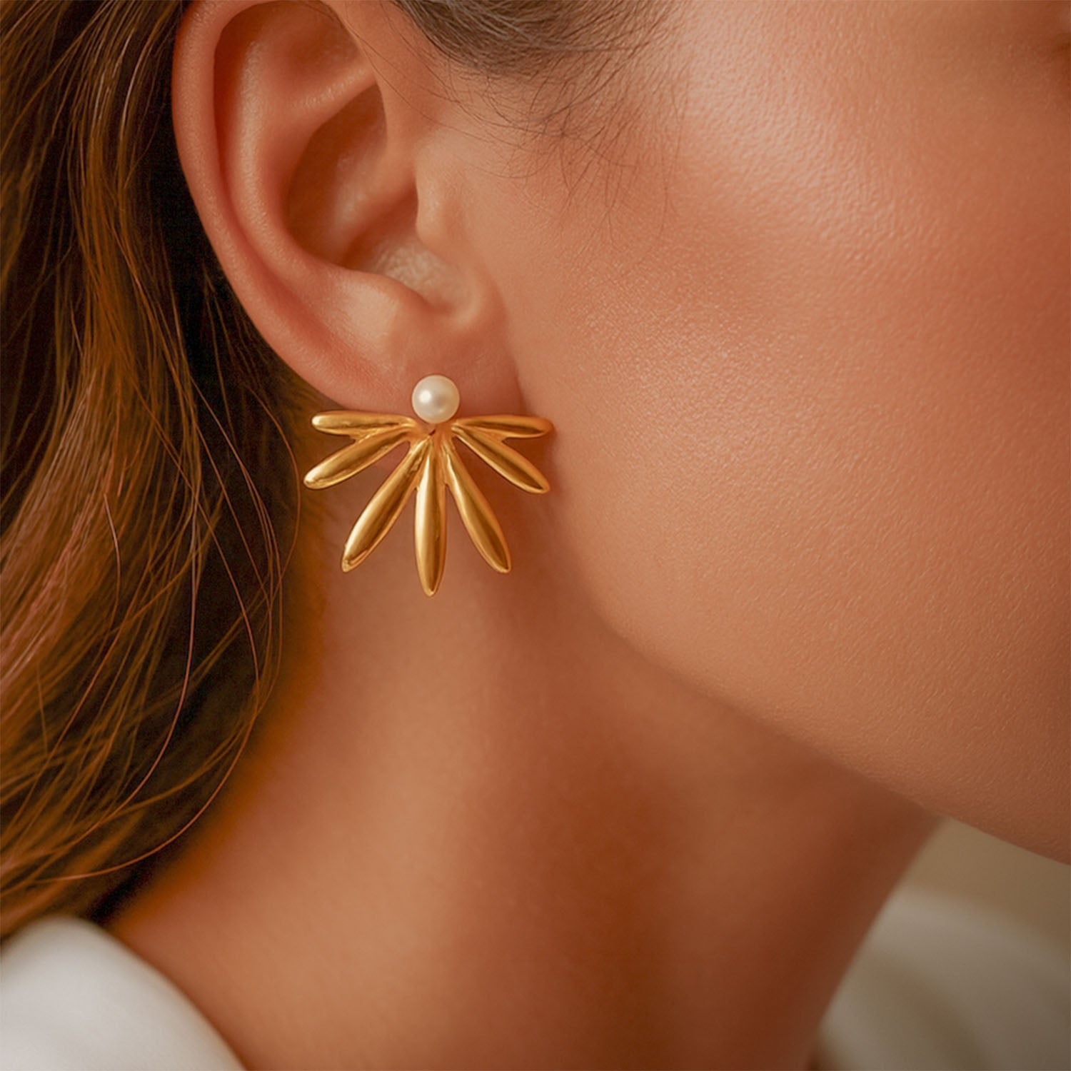 Amelie Petal Pearl 18K Gold Stud Earrings