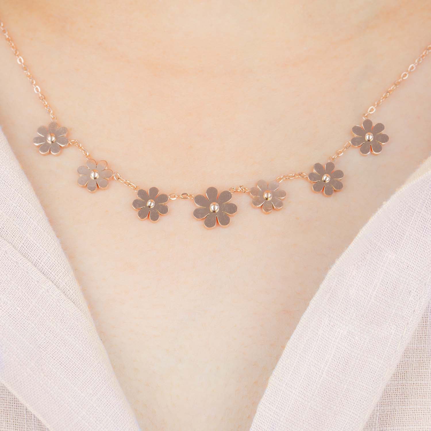 W Premium Jewellery Rose Gold Mini Daisy Necklace